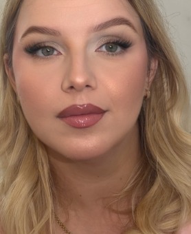 Glam make-up