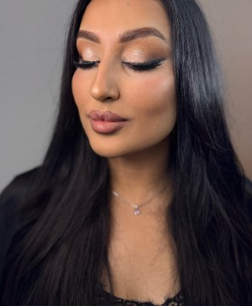 Glam make-up